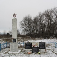 воинское захоронение с металлическим барельефом на памятнике