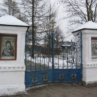 Церковь Воздвижения Креста Господня, ворота