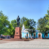 Николаев. Памятник адмиралу Макарову.