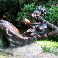 Скульптура на бульваре Торосевича