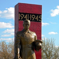 Братская могила 17 советских воинов