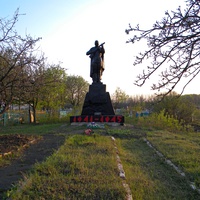 Братская могила 28 советских воинов