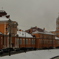 Вид на Северный корпус Александро-Невской Лавры