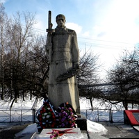 Братская могила 453 советских воинов