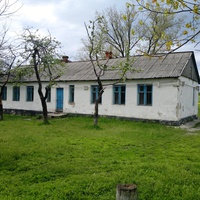 Атюхта. Здание старой школы.