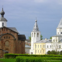 Новгород, церковь Параскевы Пятницы, колокольни Никольского собора и Гостинного двора