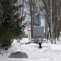 Памятник защитникам Родины у ворот машиностроительного завода