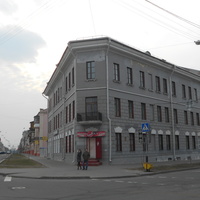 угловой дом на ул. Пушкина и ул. Крестьянская