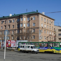 На Комсомольской площади.