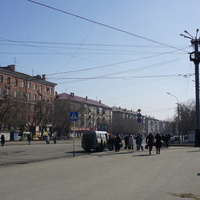 На Комсомольской площади.