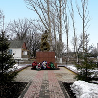 Братская могила 814 советских воинов