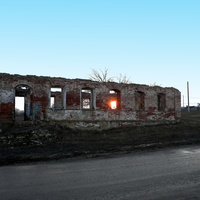 Заброшенный дом в центре села Береговое