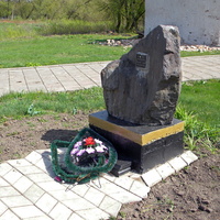 Могила неизвестного солдата в поселке Горьковский