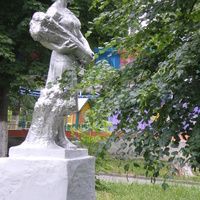 В парке. Колхозница