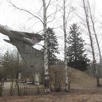 памятник МИГу-17, другой ракурс
