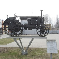 Памятник трактору "Универсал"