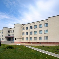 Здание школы в поселке Красная Яруга