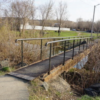 Пешеходный мост через речку Елшанка.