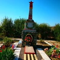 Пам"ятник воїнам-односельчанам,що загинули в роки Великої Вітчизняної війни.