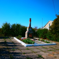 Меморіал  воїнам-односельчанам,що загинули в роки війни 1941-1945 років.