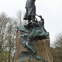 Памятник адмиралу Макарову