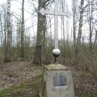 Памятный крест на месте Лемболовской кирхи