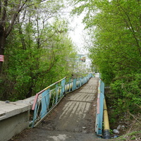 Пешеходный мост через речку Елшанка.