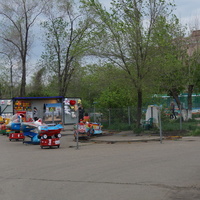 Детская площадка в парке.