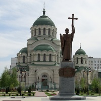 Памятник Святому равноапостольному князю Владимиру