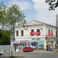 На улице Советской.