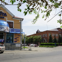 На улице Советской.