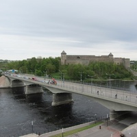 Мост соединяющий Нарву и Ивангород, другой ракурс