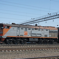 Тепловоз товарного поезда.Ж\д станция Никель.