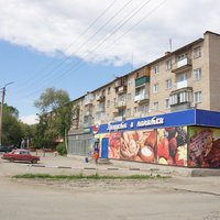 Бывший магазин автозапчастей.