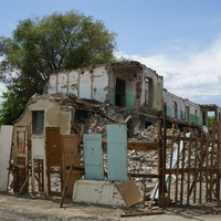 Разрушение бараков.