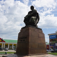 Памятник поэту Т.Г.шевченко.