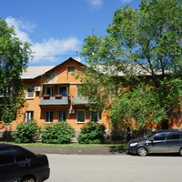 На улице Московской.