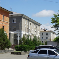 На улице Чернышева.