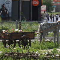 На виду у всех...Типа памятника.