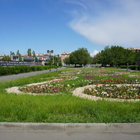 Сквер возле здания администрации.