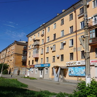 На улице Советской.