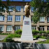 Памятник В.И.Ульянову (Ленину).