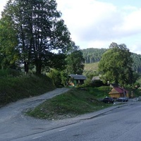 Карпатське село Козьова вздовж шосе M06 в Сколівському районі.