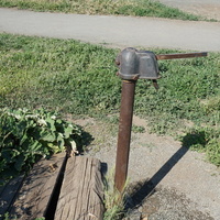 Да...да...действующая водяная колонка в посёлке.