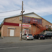 На улице Короленко.