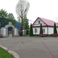 Территория церкови Нарвской иконы Божией Матери и Иоанна Кронштадского