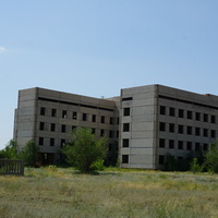 Не законченное строительство поликлиники.