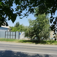 На улице Орджоникидзе.