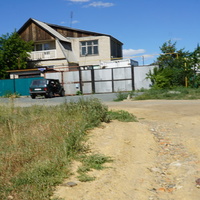 На улице Братской.