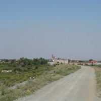 Насыпная дамба от паводка на реке Орь.